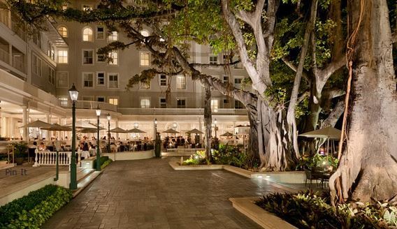 Moana Surfrider, A Westin Resort - Traveloni